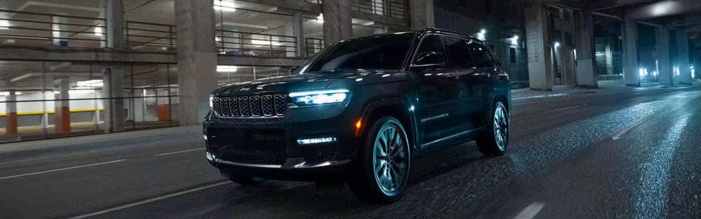 a 2025 Jeep Grand Cherokee driving