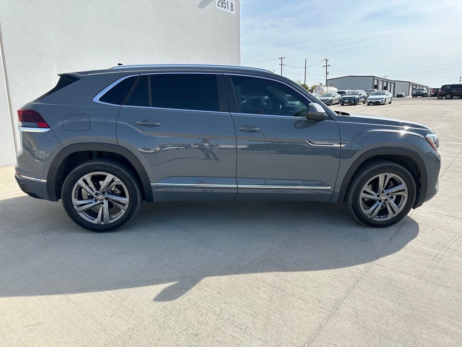 2024 Volkswagen Atlas Cross Sport 2.0T SEL R-Line