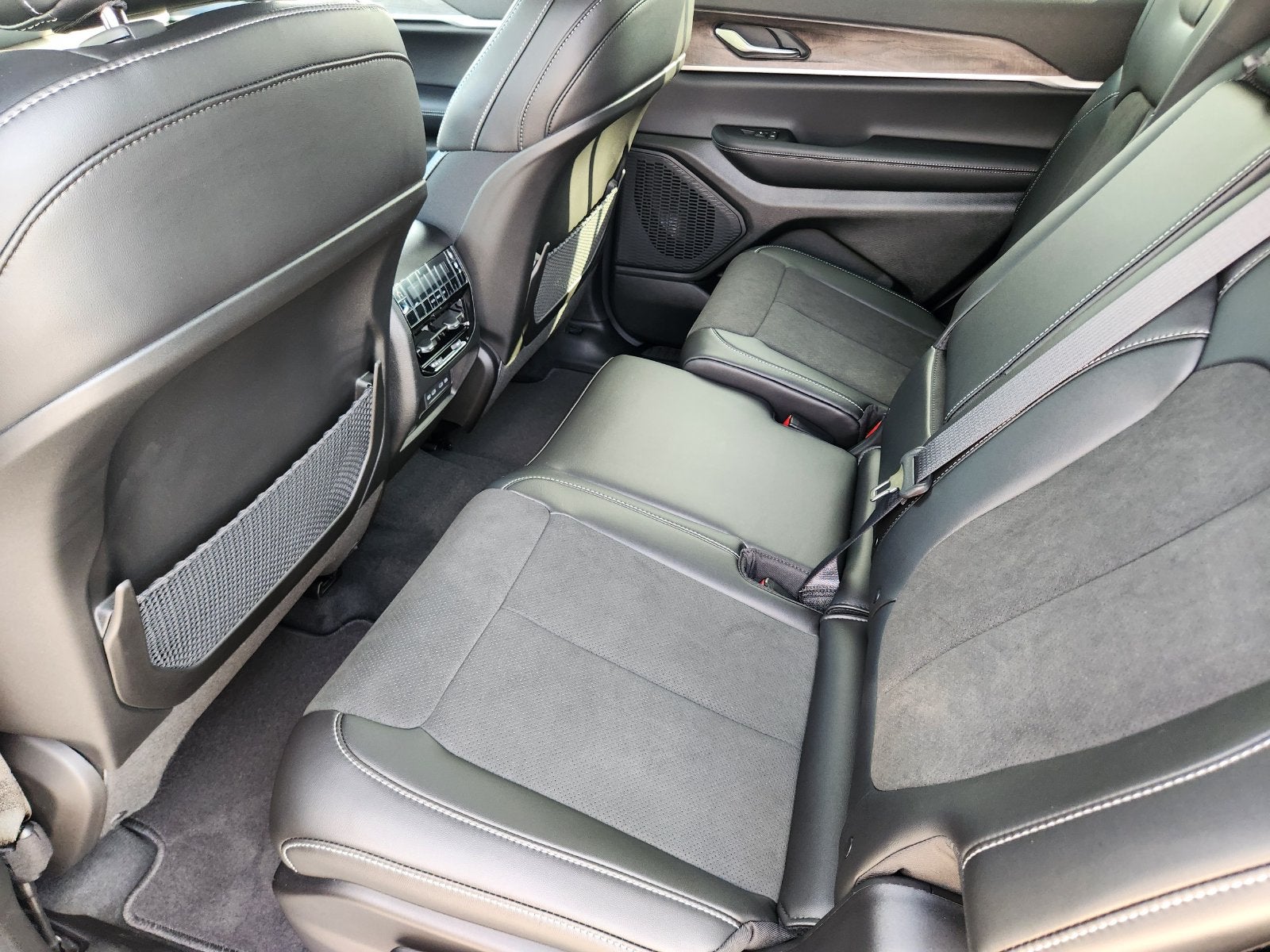 2027 Jeep Grand Cherokee L Laredo Altitude