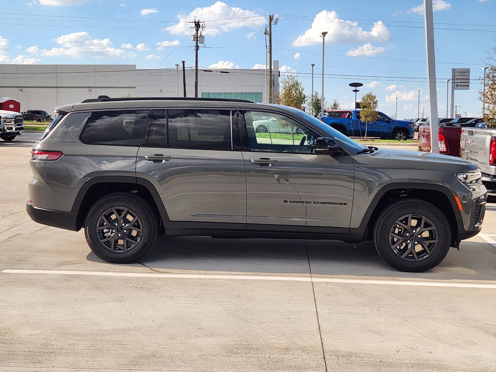 2027 Jeep Grand Cherokee L Laredo Altitude