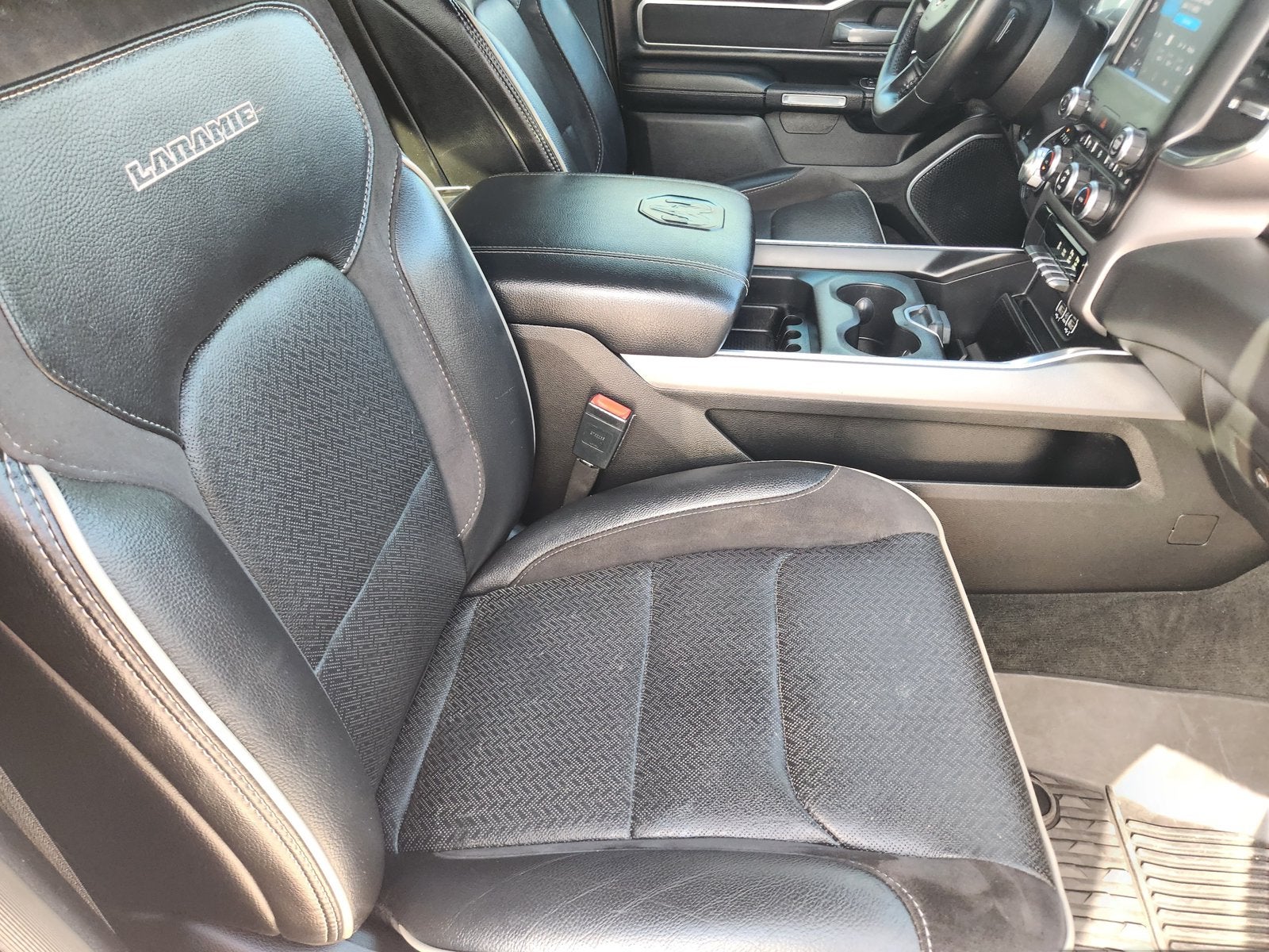 2022 RAM Ram 1500 Laramie Crew Cab 4x2 5'7' Box
