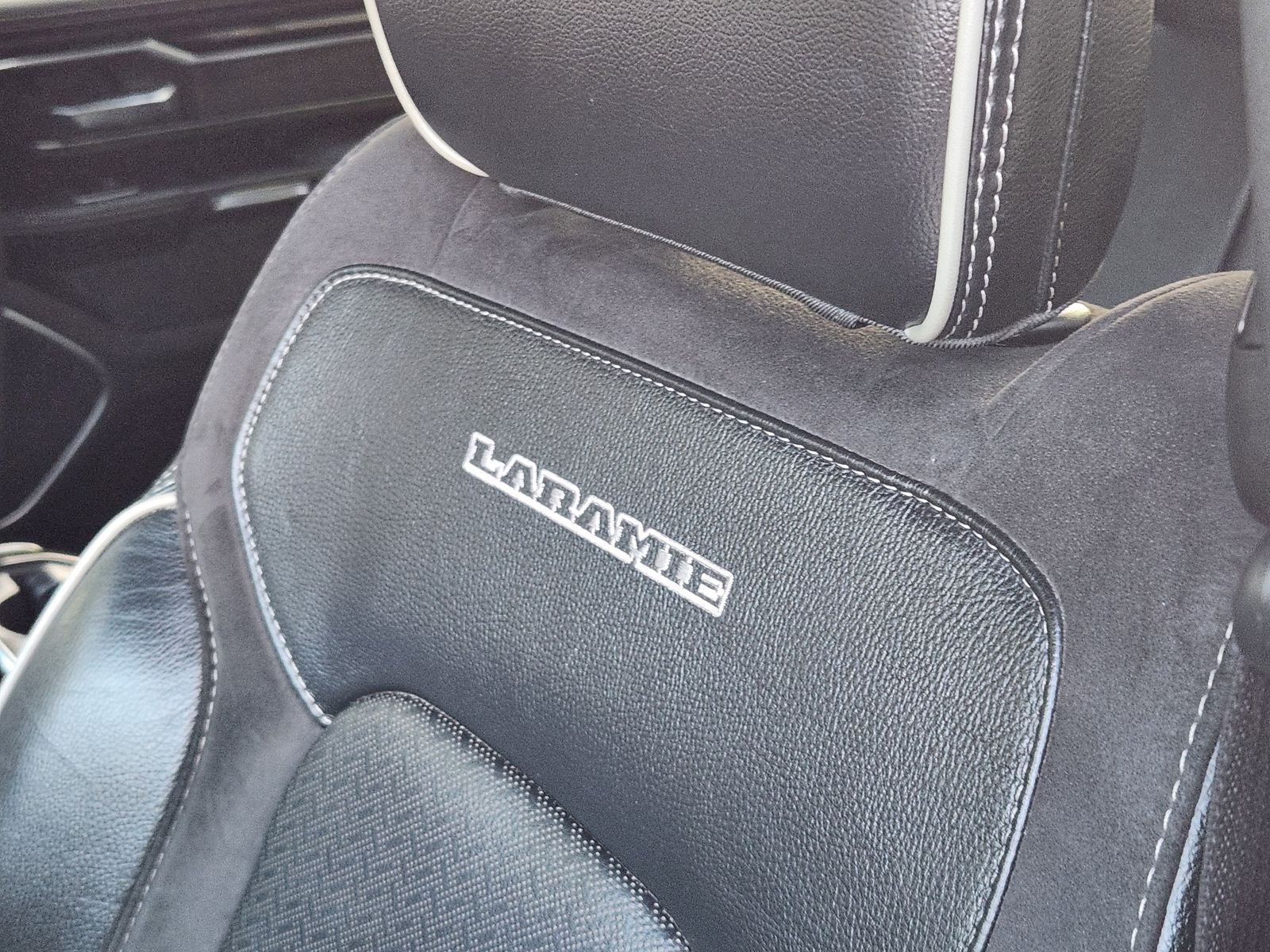 2022 RAM Ram 1500 Laramie Crew Cab 4x2 5'7' Box