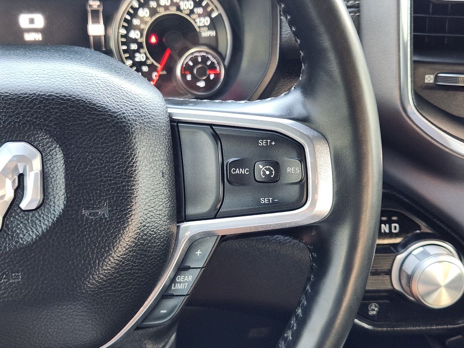 2022 RAM Ram 1500 Laramie Crew Cab 4x2 5'7' Box