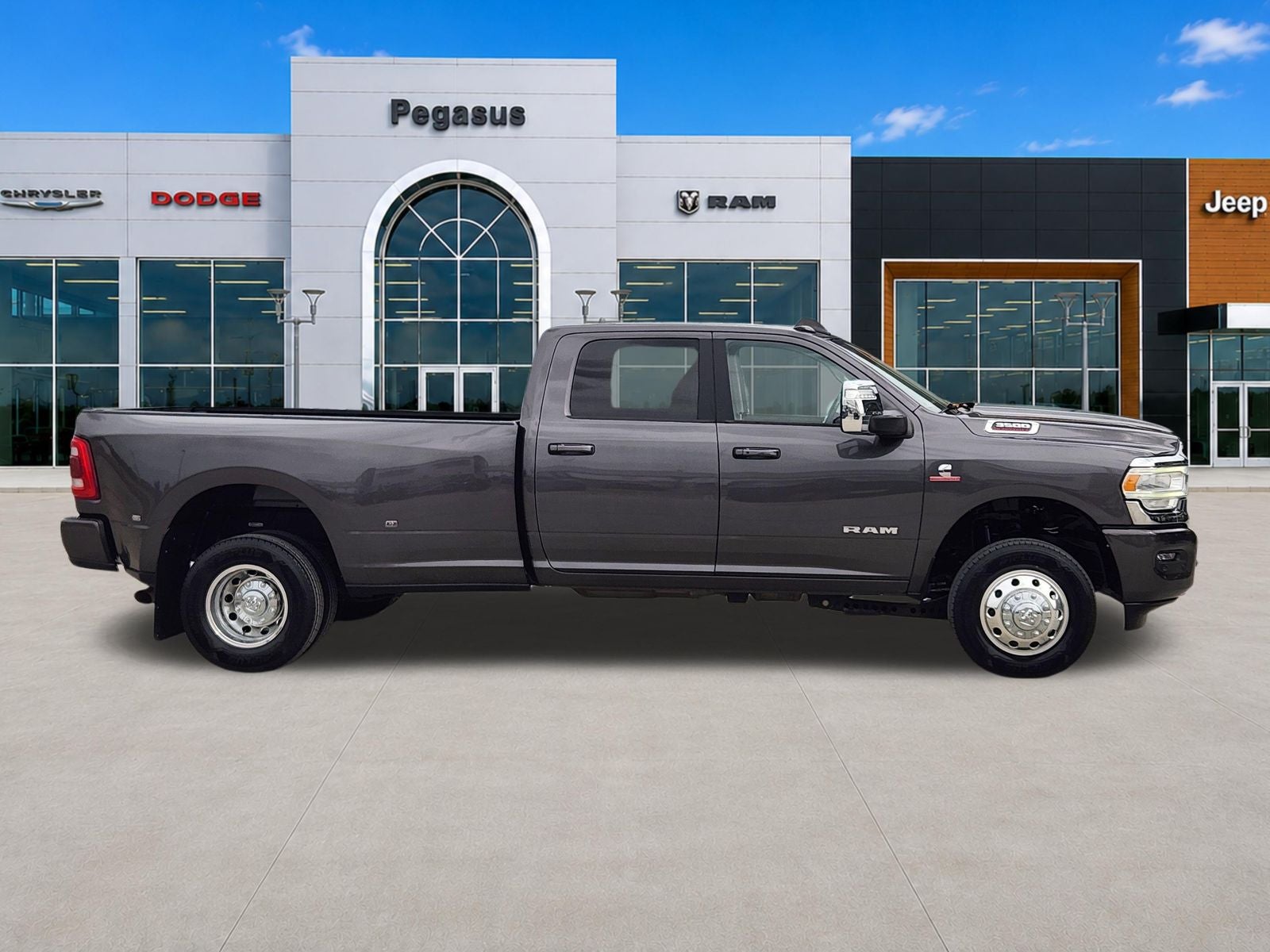 2024 RAM Ram 3500 Laramie Crew Cab 4x4 8' Box