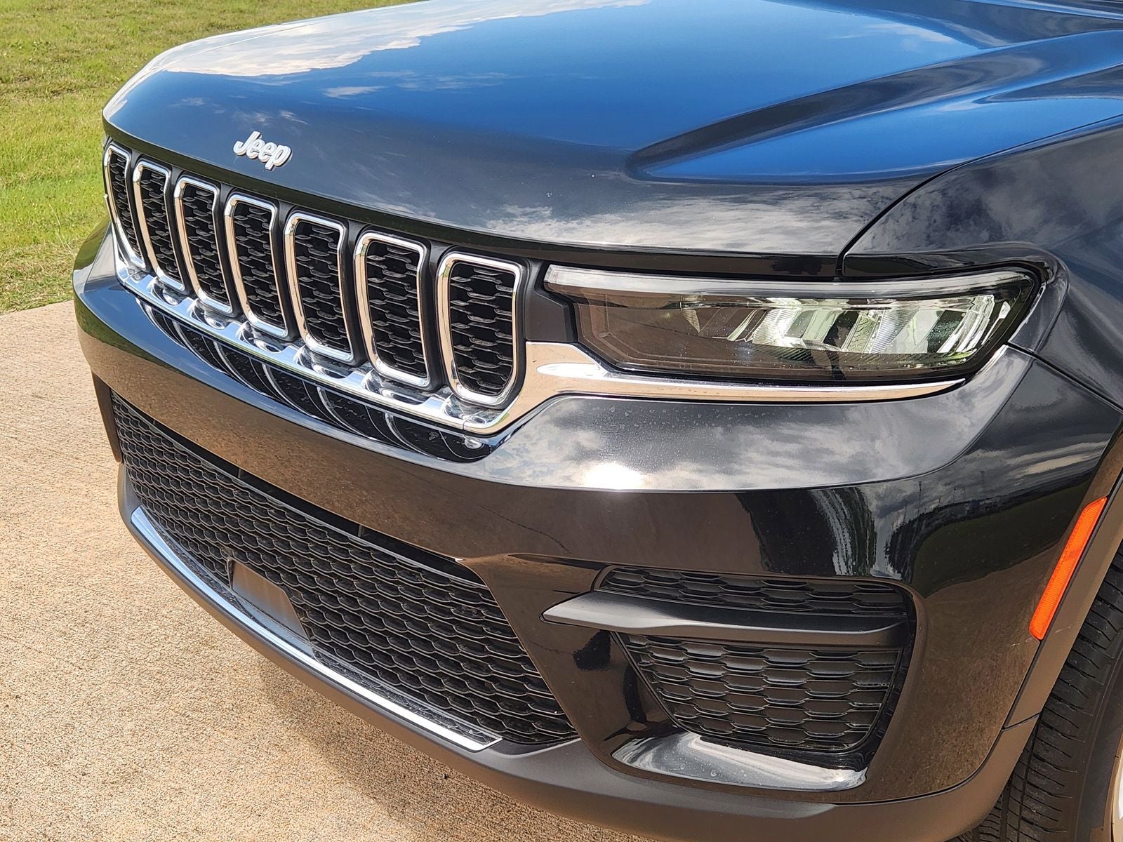 2025 Jeep Grand Cherokee Laredo X 4x2