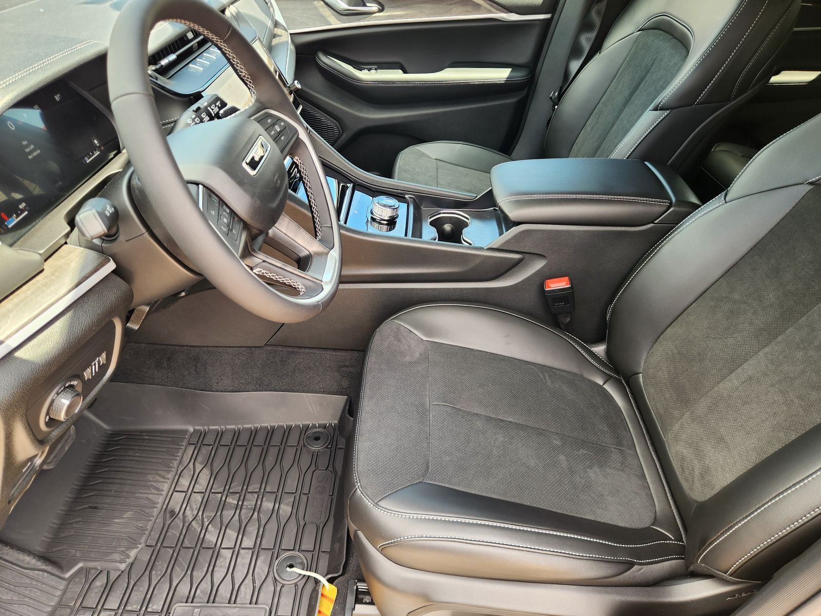 2026 Jeep Grand Cherokee GRAND CHEROKEE LAREDO ALTITUDE 4X2