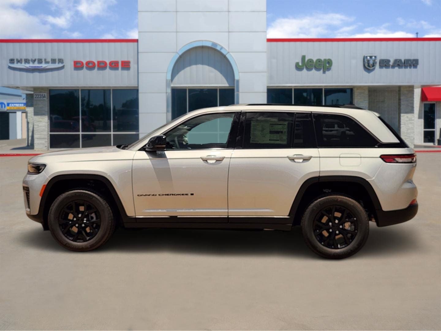 2026 Jeep Grand Cherokee GRAND CHEROKEE LAREDO ALTITUDE 4X2