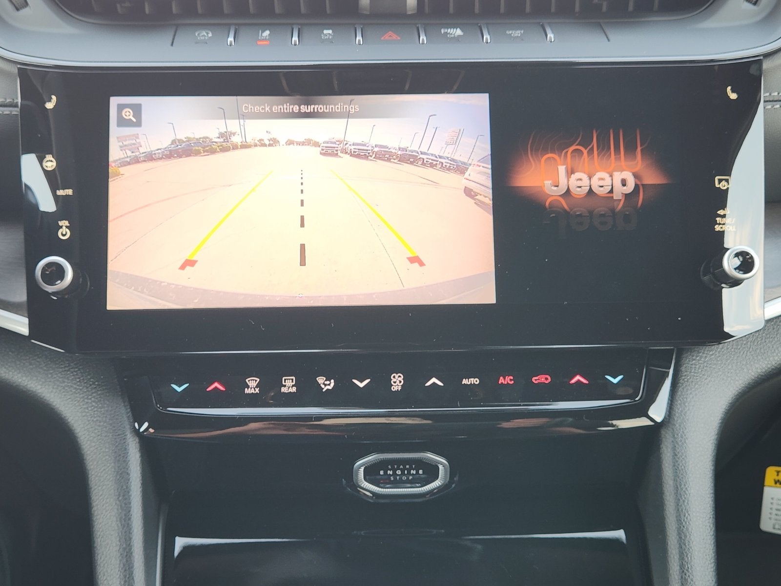2027 Jeep Grand Cherokee GRAND CHEROKEE LAREDO ALTITUDE 4X2