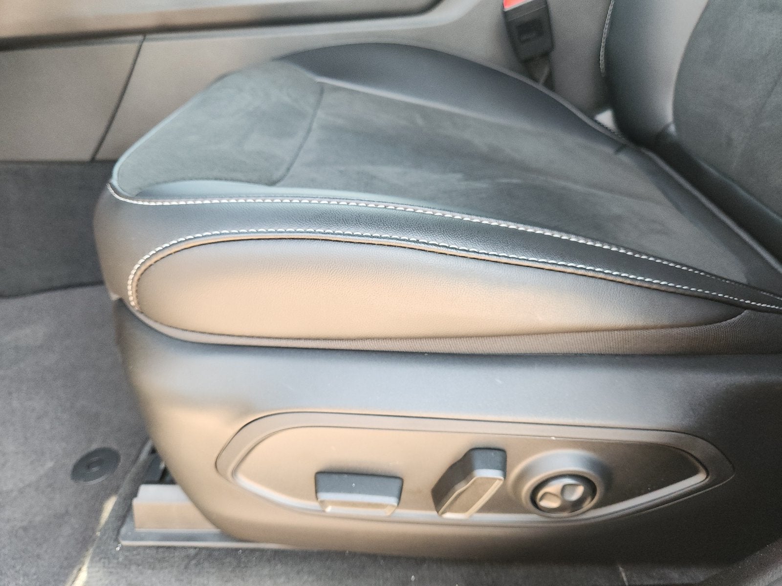 2027 Jeep Grand Cherokee GRAND CHEROKEE LAREDO ALTITUDE 4X2