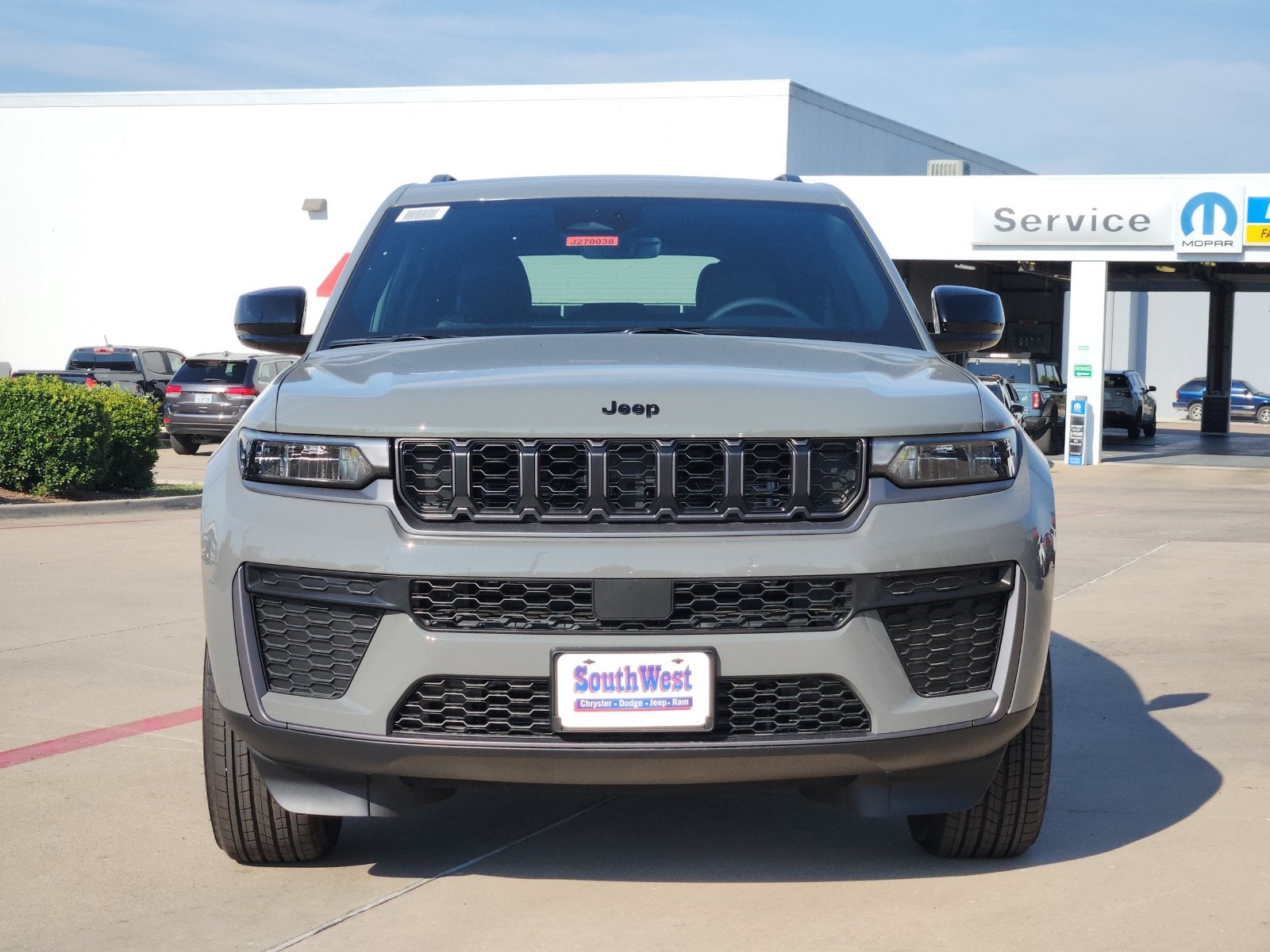 2027 Jeep Grand Cherokee GRAND CHEROKEE LAREDO ALTITUDE 4X2