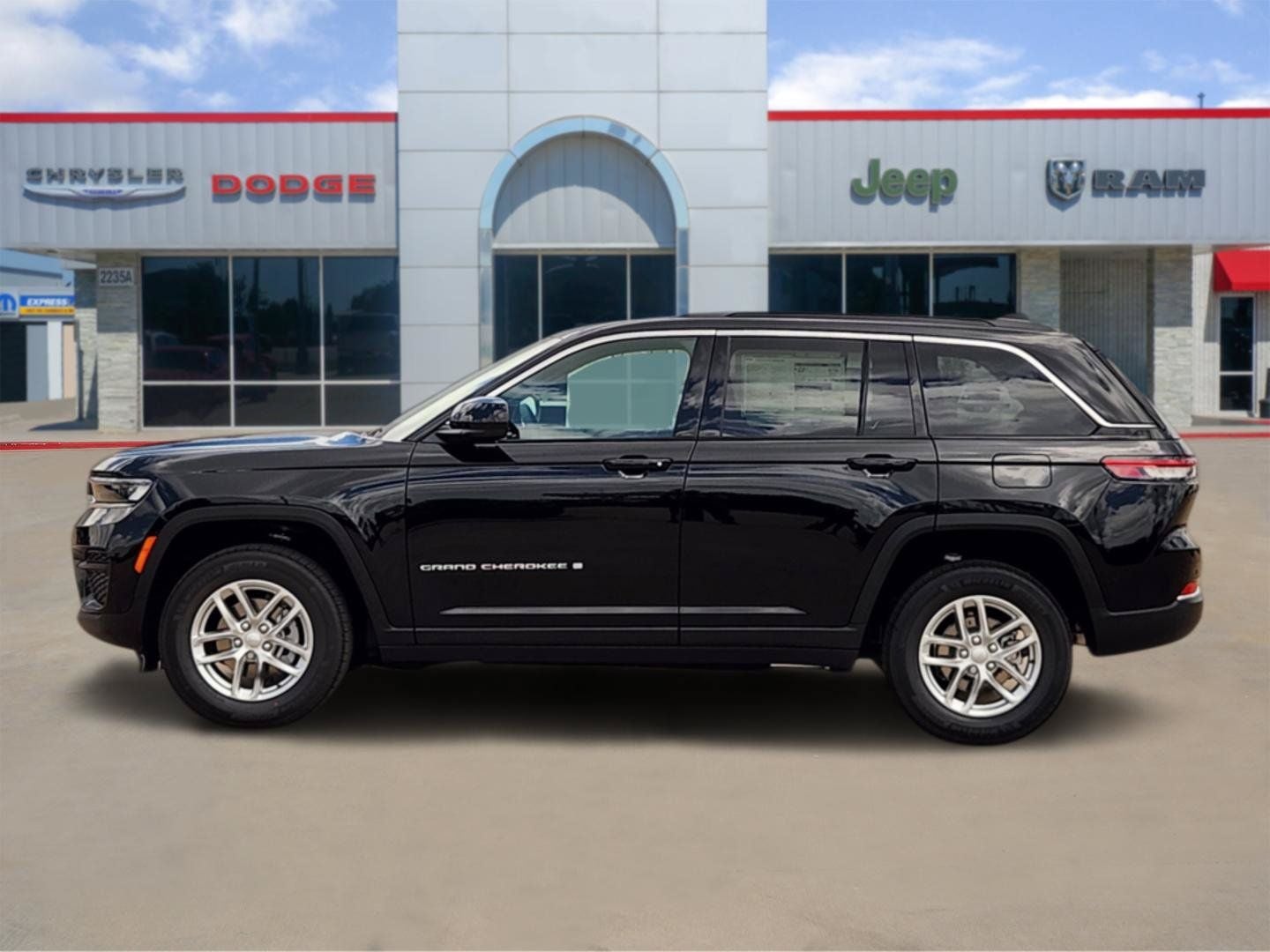 2026 Jeep Grand Cherokee GRAND CHEROKEE LAREDO X 4X4