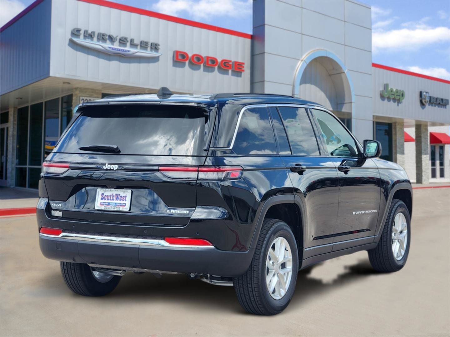 2026 Jeep Grand Cherokee GRAND CHEROKEE LAREDO X 4X4