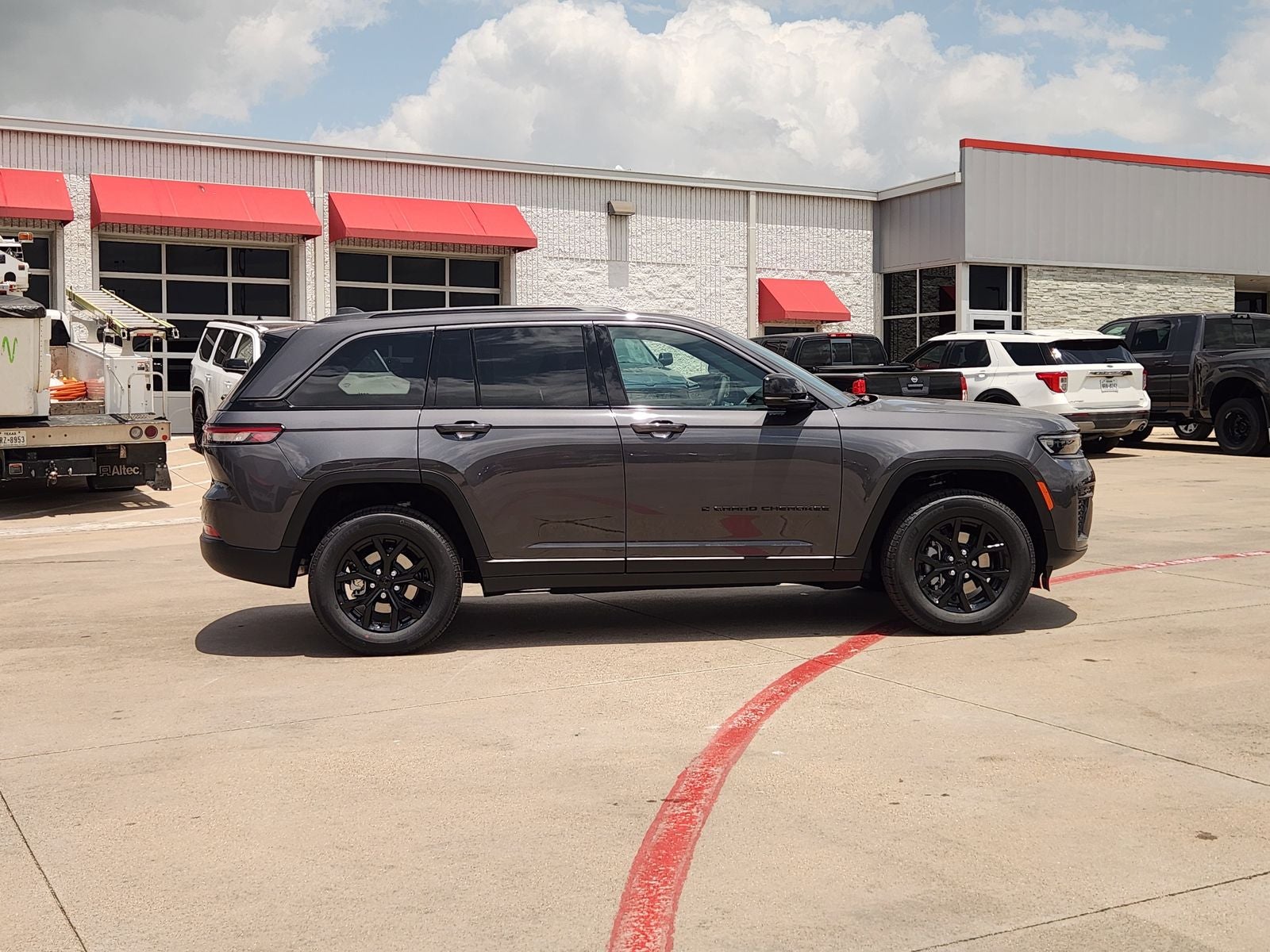 2026 Jeep Grand Cherokee GRAND CHEROKEE LAREDO ALTITUDE 4X4