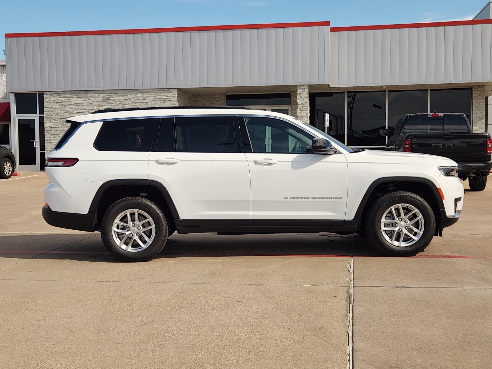 2026 Jeep Grand Cherokee GRAND CHEROKEE L LAREDO 4X2