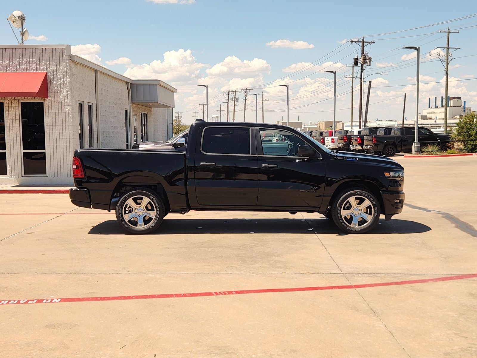 2026 RAM Ram 1500 RAM 1500 EXPRESS CREW CAB 4X2 5'7' BOX