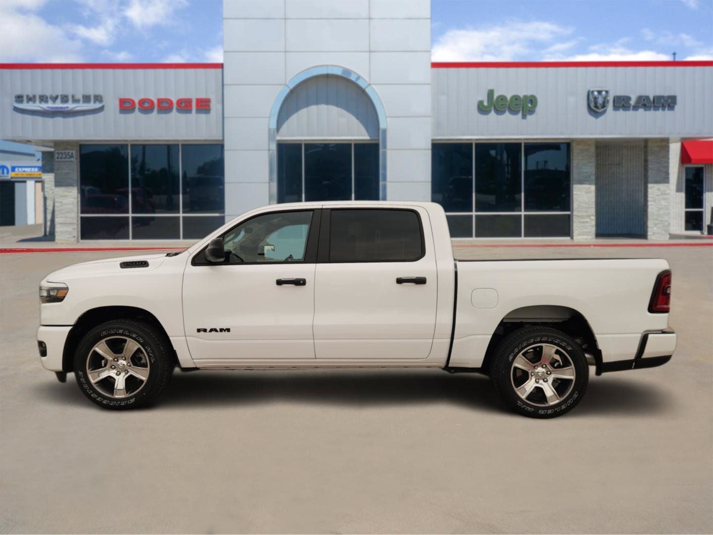 2026 RAM Ram 1500 RAM 1500 EXPRESS CREW CAB 4X2 5'7' BOX