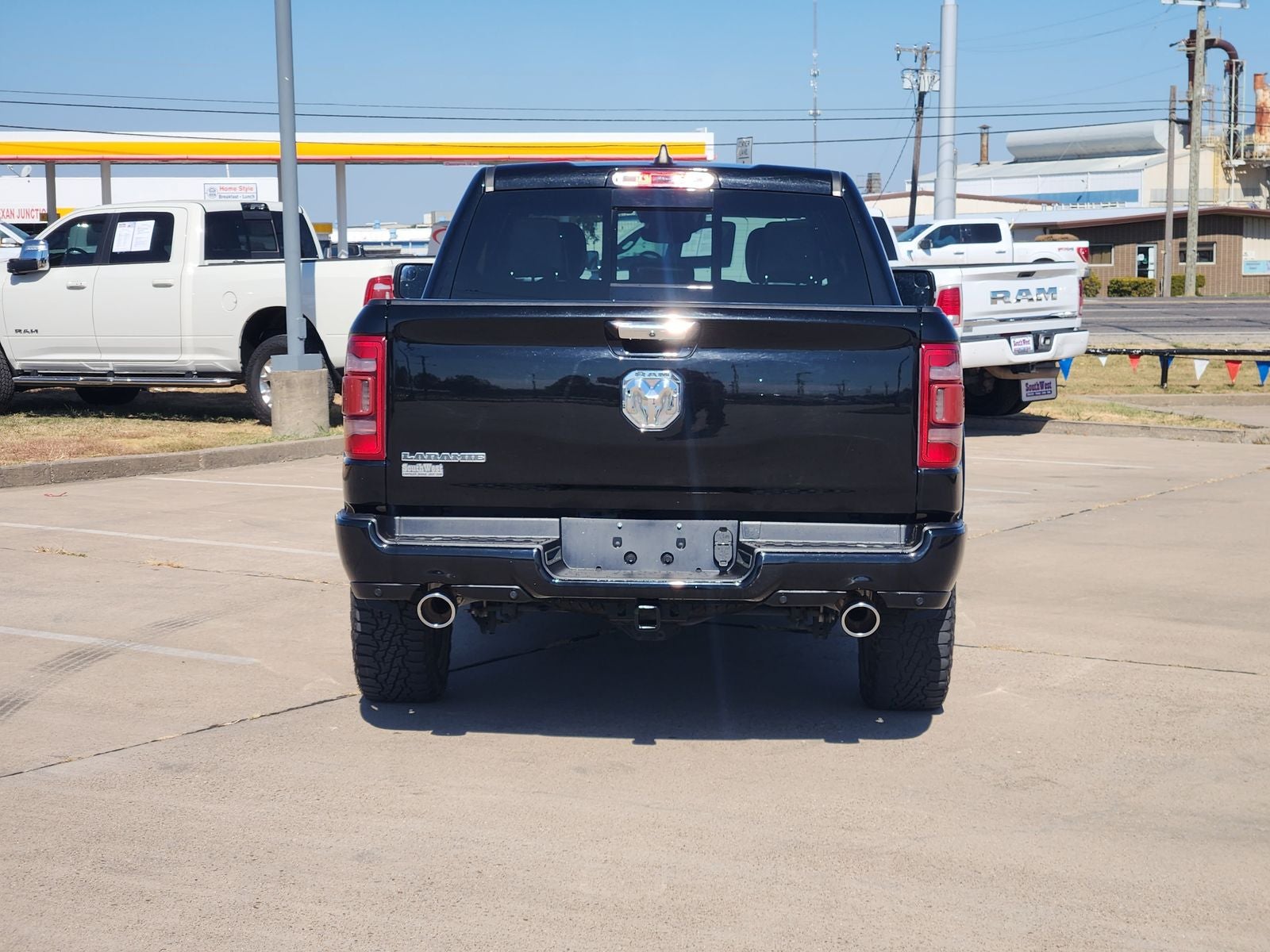 2021 RAM Ram 1500 Laramie Crew Cab 4x2 5'7' Box