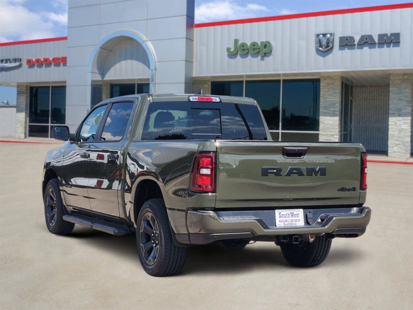 2026 RAM Ram 1500 RAM 1500 EXPRESS CREW CAB 4X4 5'7' BOX