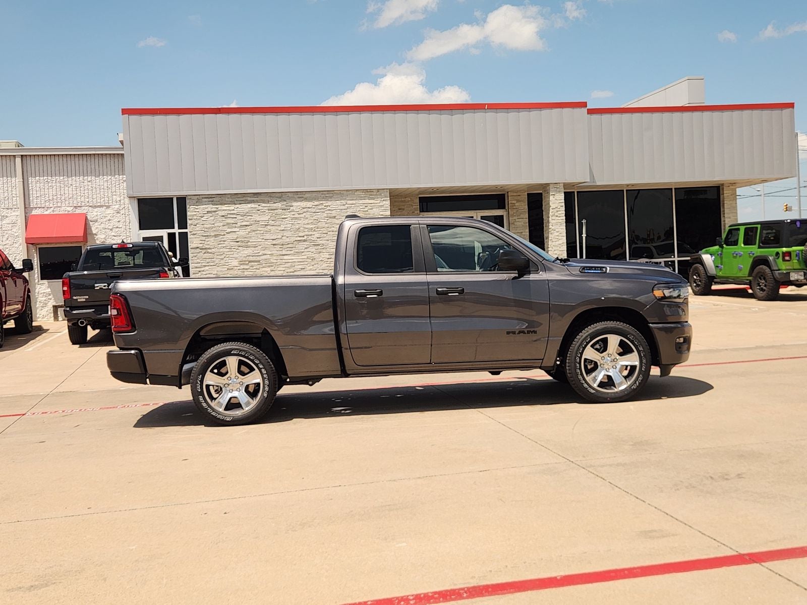 2026 RAM Ram 1500 RAM 1500 EXPRESS QUAD CAB 4X2 6'4' BOX