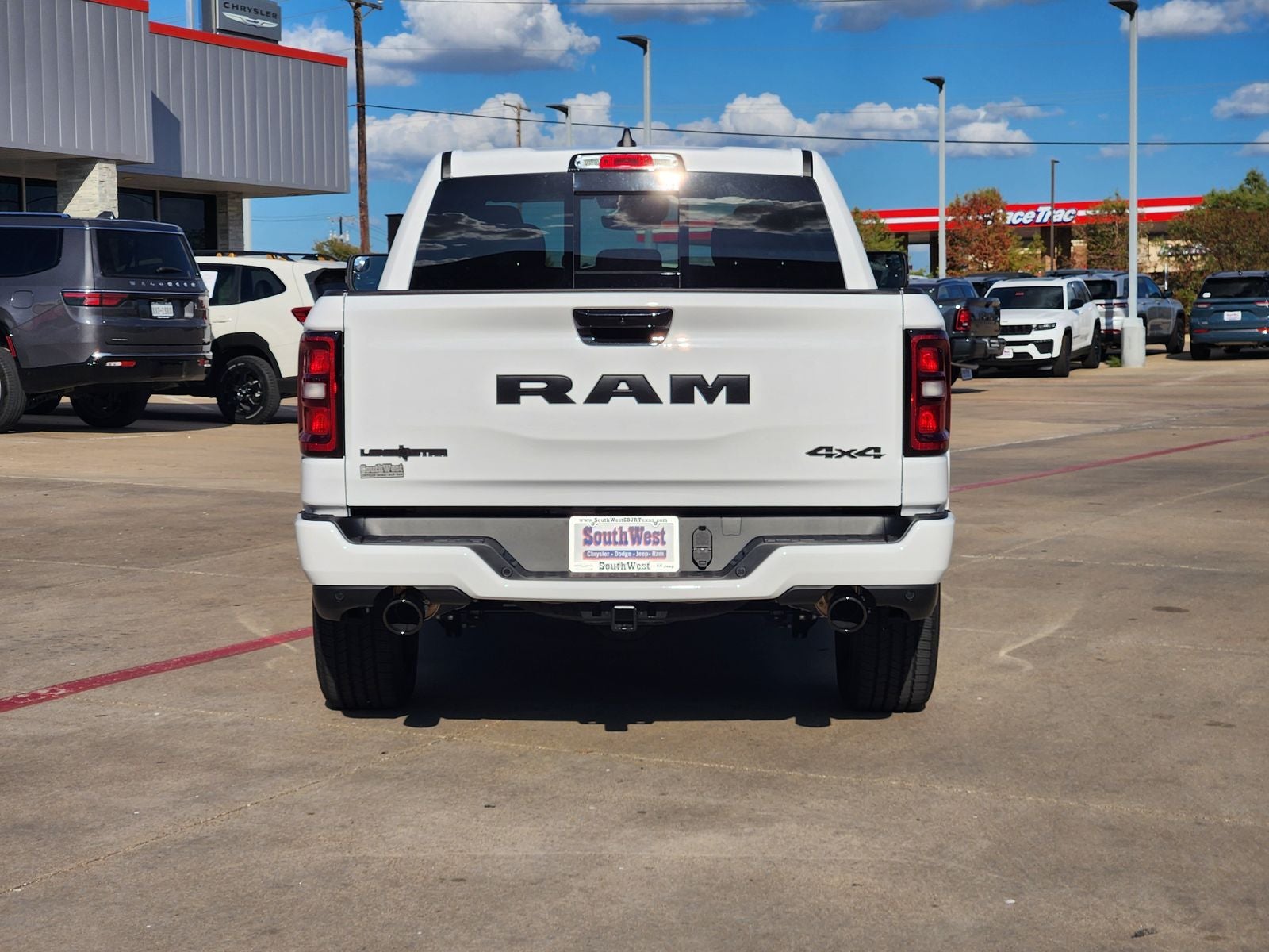 2027 RAM Ram 1500 RAM 1500 LONE STAR CREW CAB 4X4 5'7' BOX