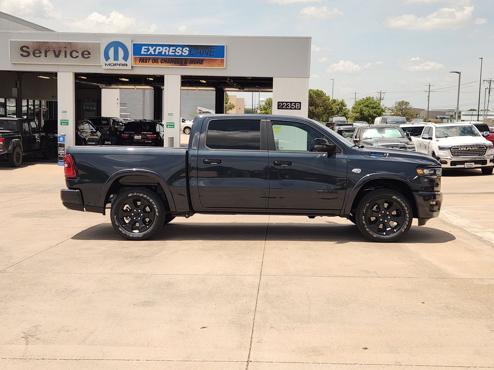 2026 RAM Ram 1500 RAM 1500 LONE STAR CREW CAB 4X4 5'7' BOX