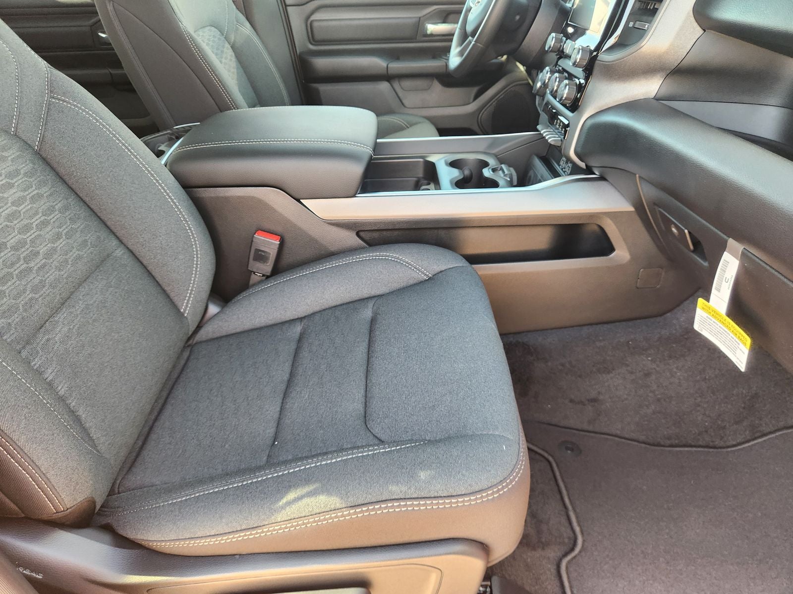 2027 RAM Ram 1500 RAM 1500 EXPRESS CREW CAB 4X4 5'7' BOX