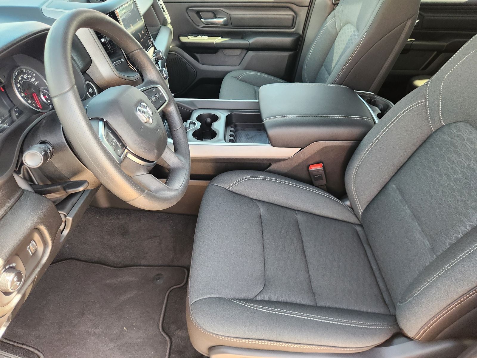 2027 RAM Ram 1500 RAM 1500 EXPRESS CREW CAB 4X4 5'7' BOX