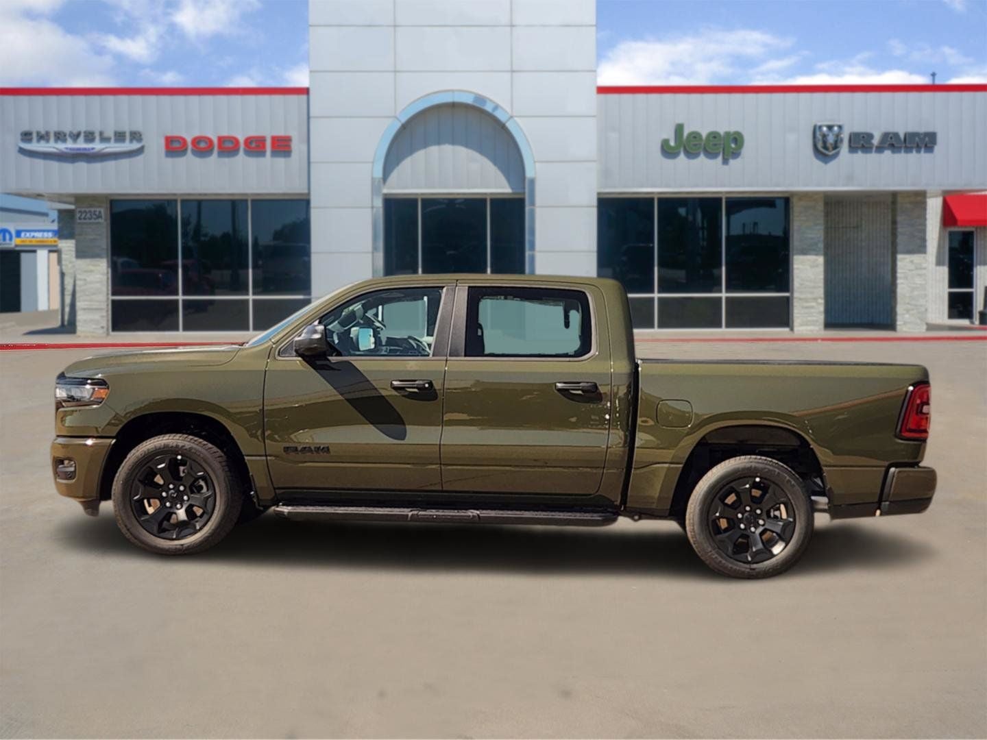 2027 RAM Ram 1500 RAM 1500 EXPRESS CREW CAB 4X4 5'7' BOX