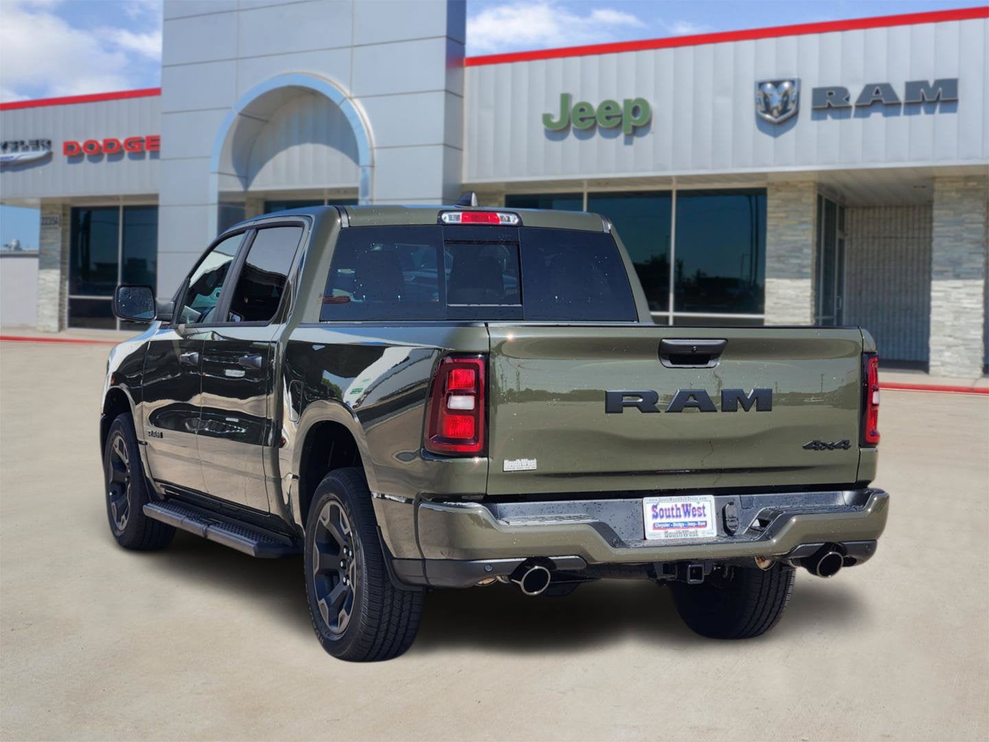 2027 RAM Ram 1500 RAM 1500 EXPRESS CREW CAB 4X4 5'7' BOX