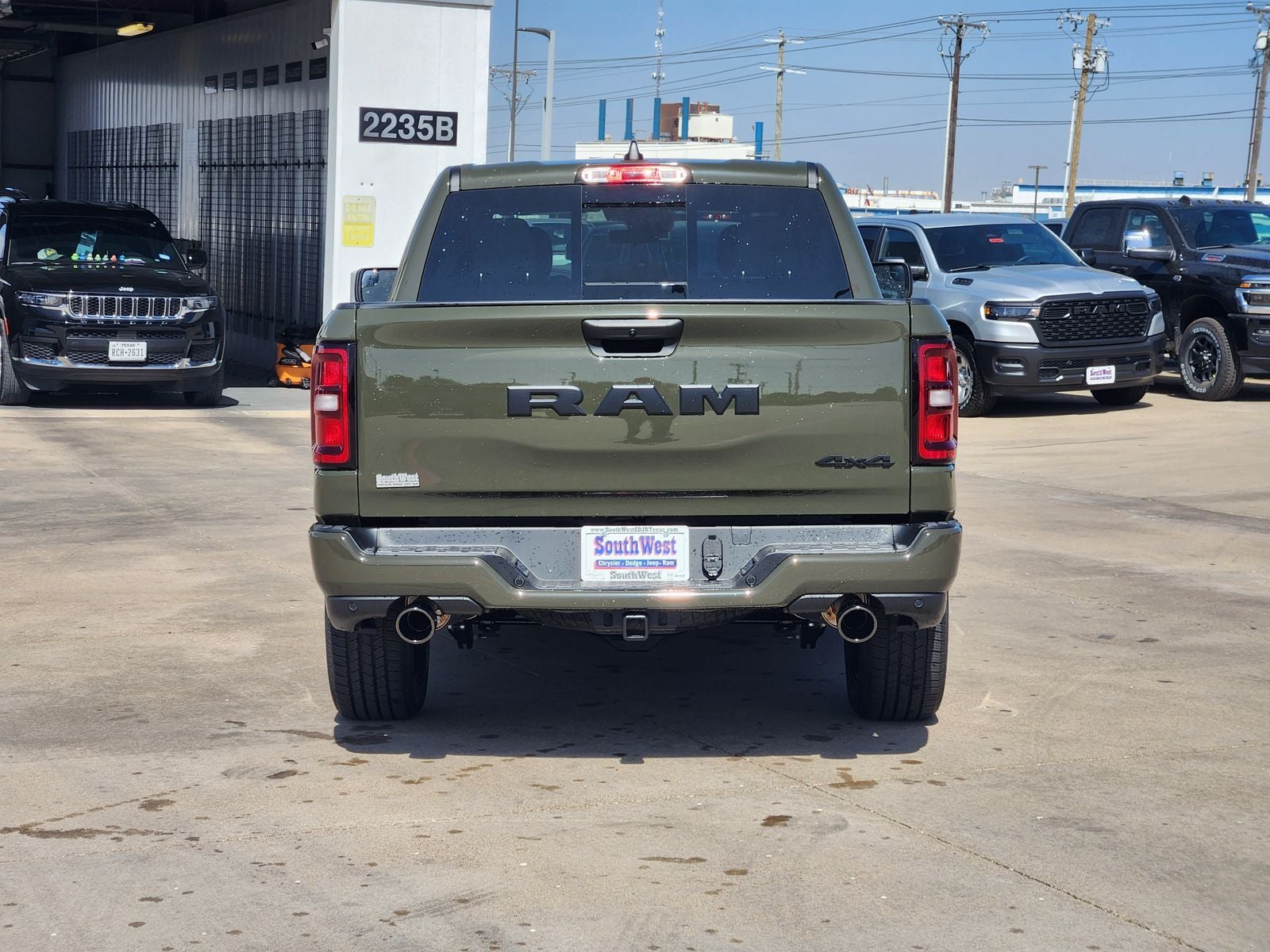 2027 RAM Ram 1500 RAM 1500 EXPRESS CREW CAB 4X4 5'7' BOX