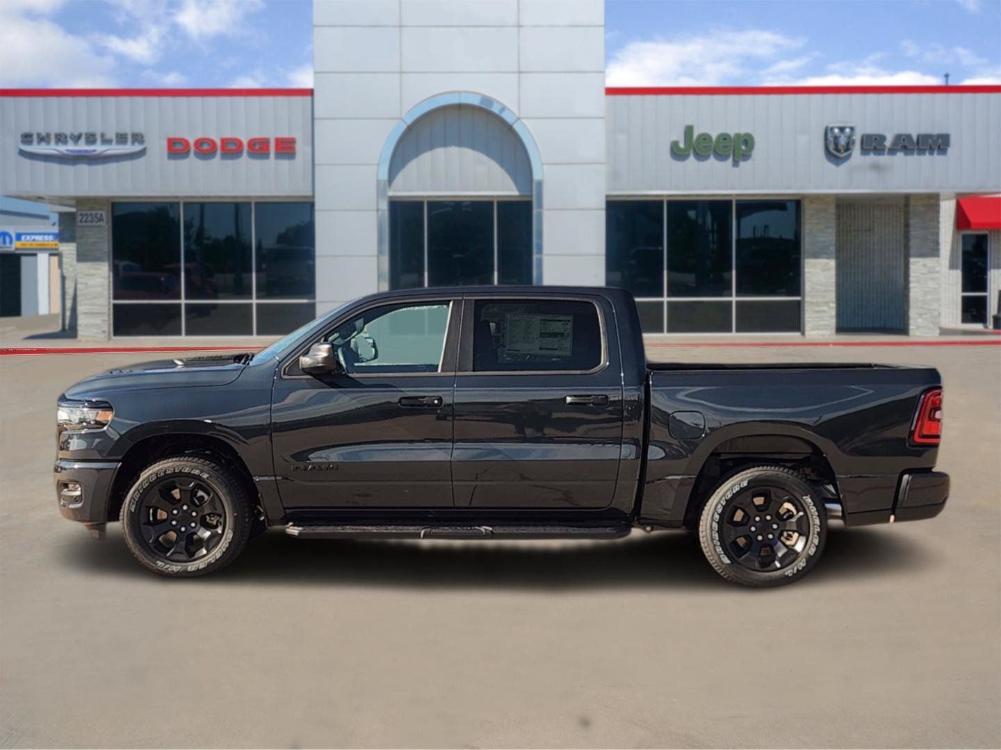 2026 RAM Ram 1500 RAM 1500 EXPRESS CREW CAB 4X4 5'7' BOX