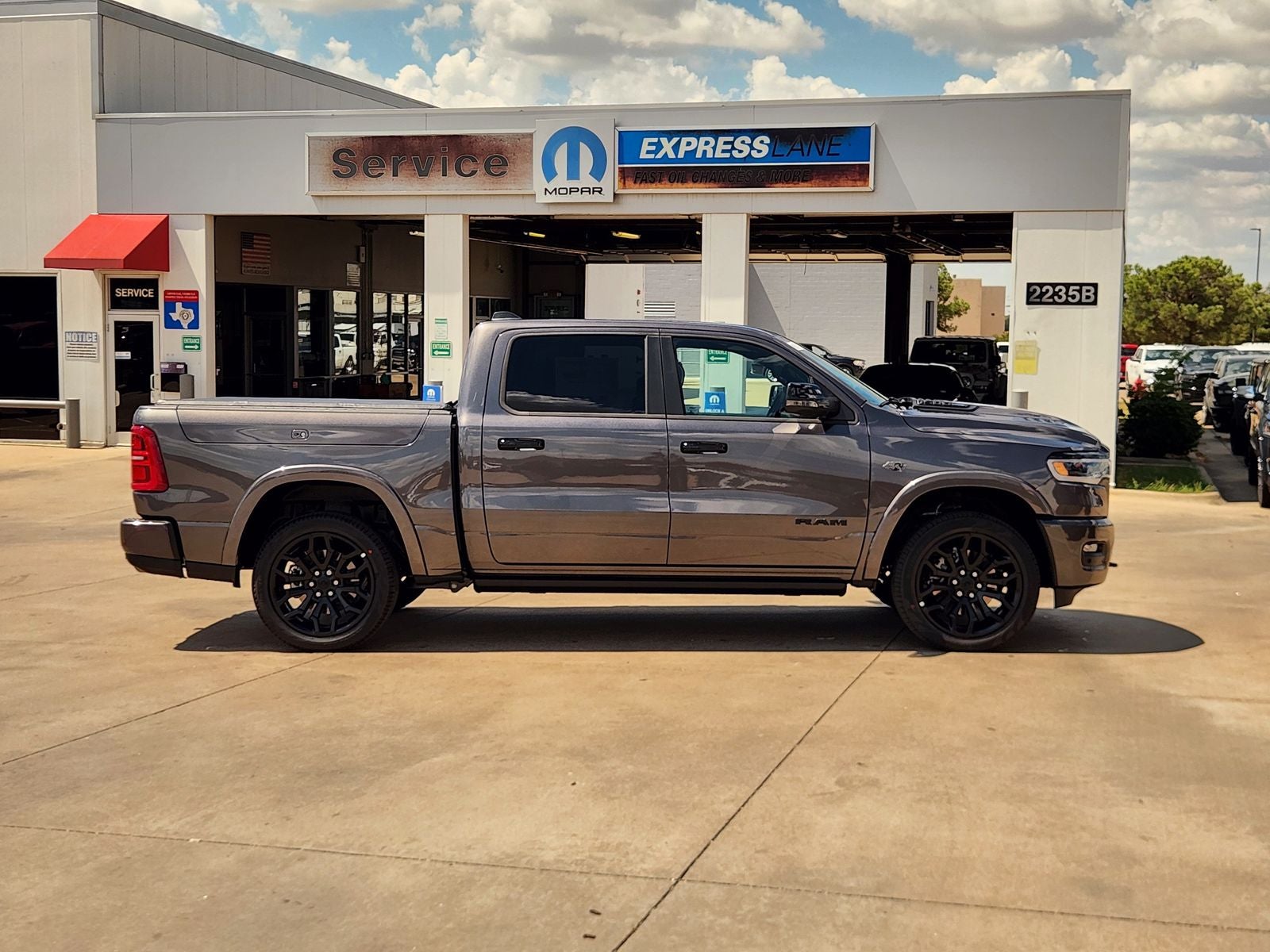 2027 RAM Ram 1500 RAM 1500 LIMITED CREW CAB 4X4 5'7' BOX