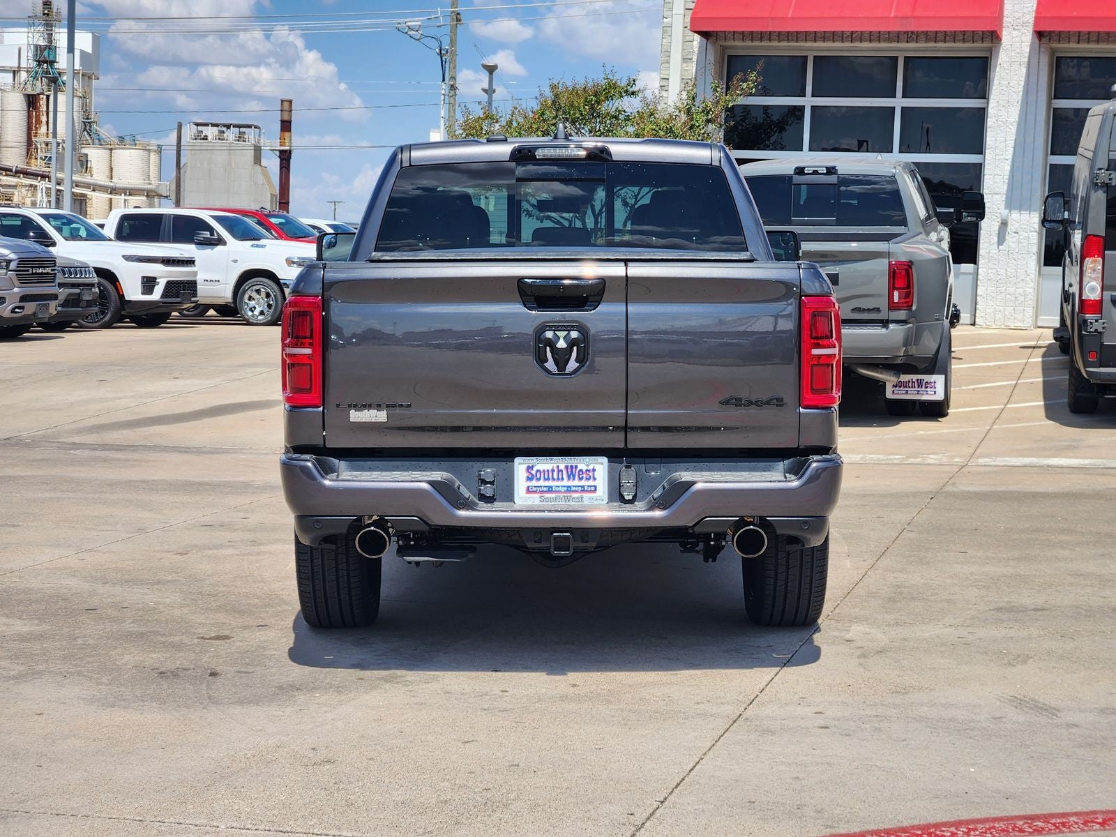 2027 RAM Ram 1500 RAM 1500 LIMITED CREW CAB 4X4 5'7' BOX