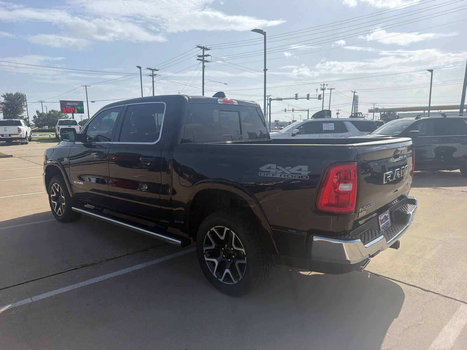 2026 RAM Ram 1500 Laramie Crew Cab 4x4 5'7' Box