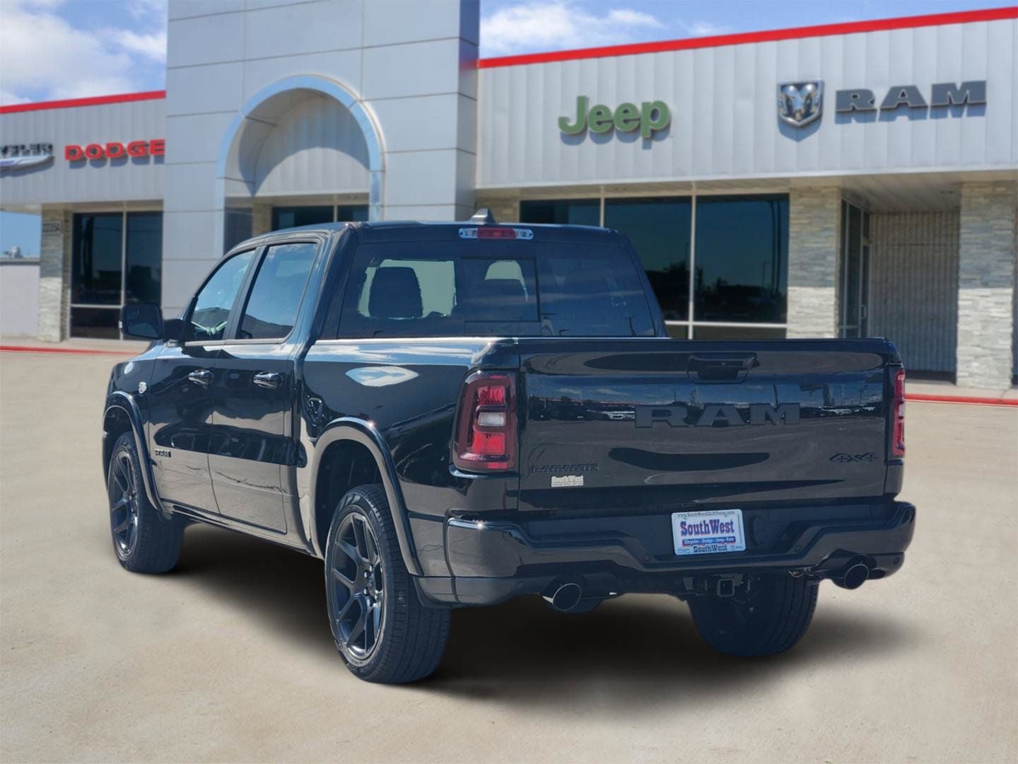2026 RAM Ram 1500 RAM 1500 LARAMIE CREW CAB 4X4 5'7' BOX