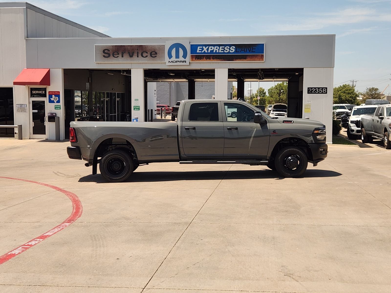 2026 RAM Ram 3500 RAM 3500 TRADESMAN CREW CAB 4X4 8' BOX