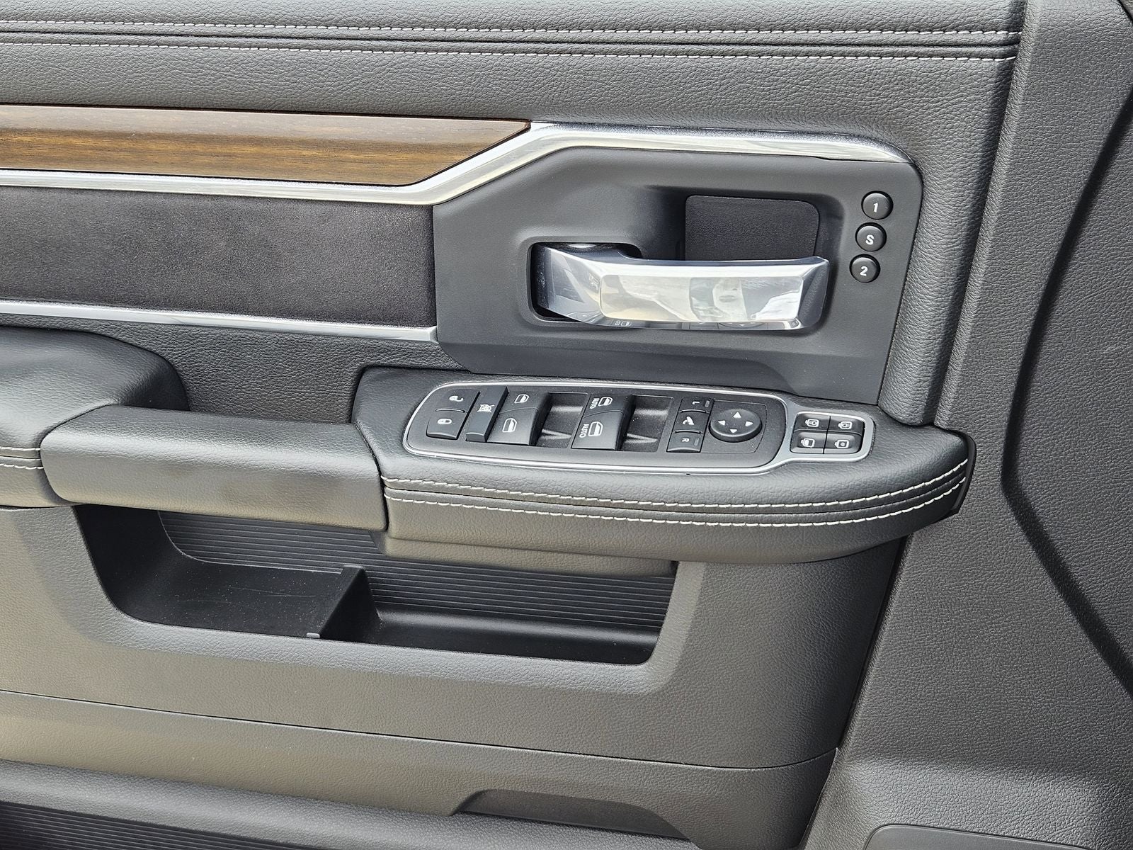 2024 RAM Ram 3500 Laramie Mega Cab 4x4 6'4' Box
