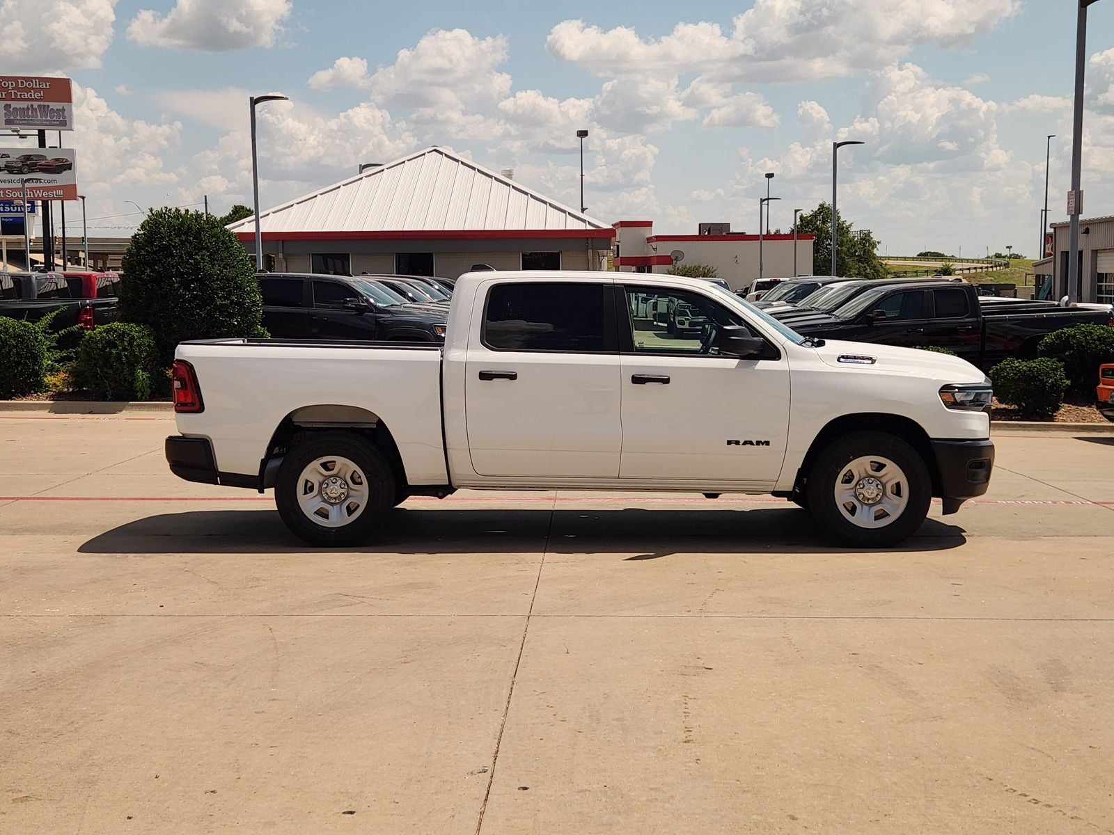 2026 RAM Ram 1500 RAM 1500 TRADESMAN CREW CAB 4X2 5'7' BOX