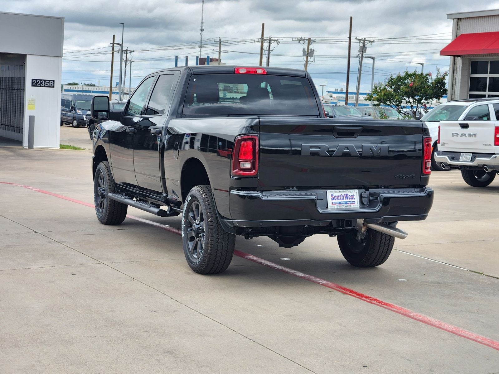 2026 RAM Ram 2500 RAM 2500 BLACK EXPRESS CREW CAB 4X4 6'4' BOX