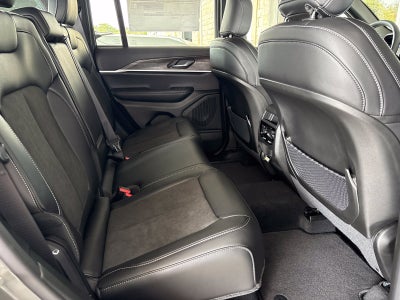 2027 Jeep Grand Cherokee Laredo Altitude