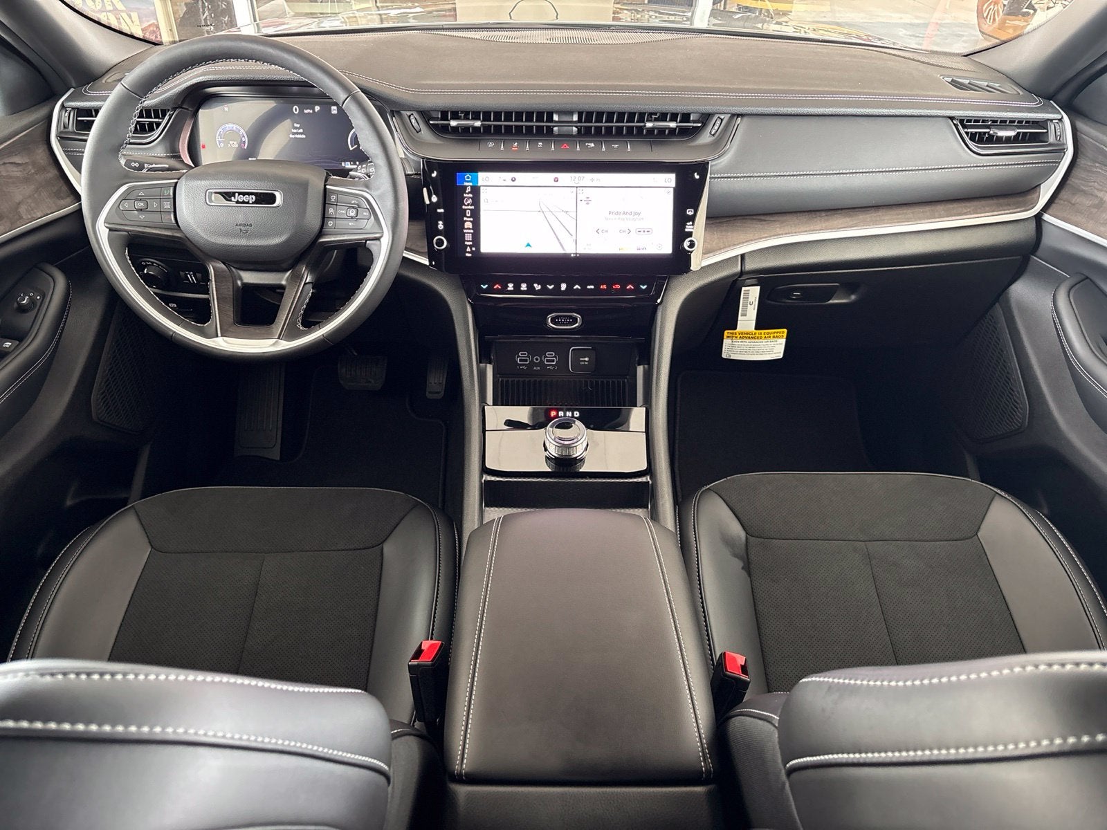 2027 Jeep Grand Cherokee Laredo Altitude