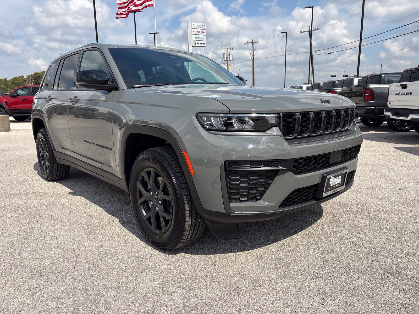 2027 Jeep Grand Cherokee Laredo Altitude