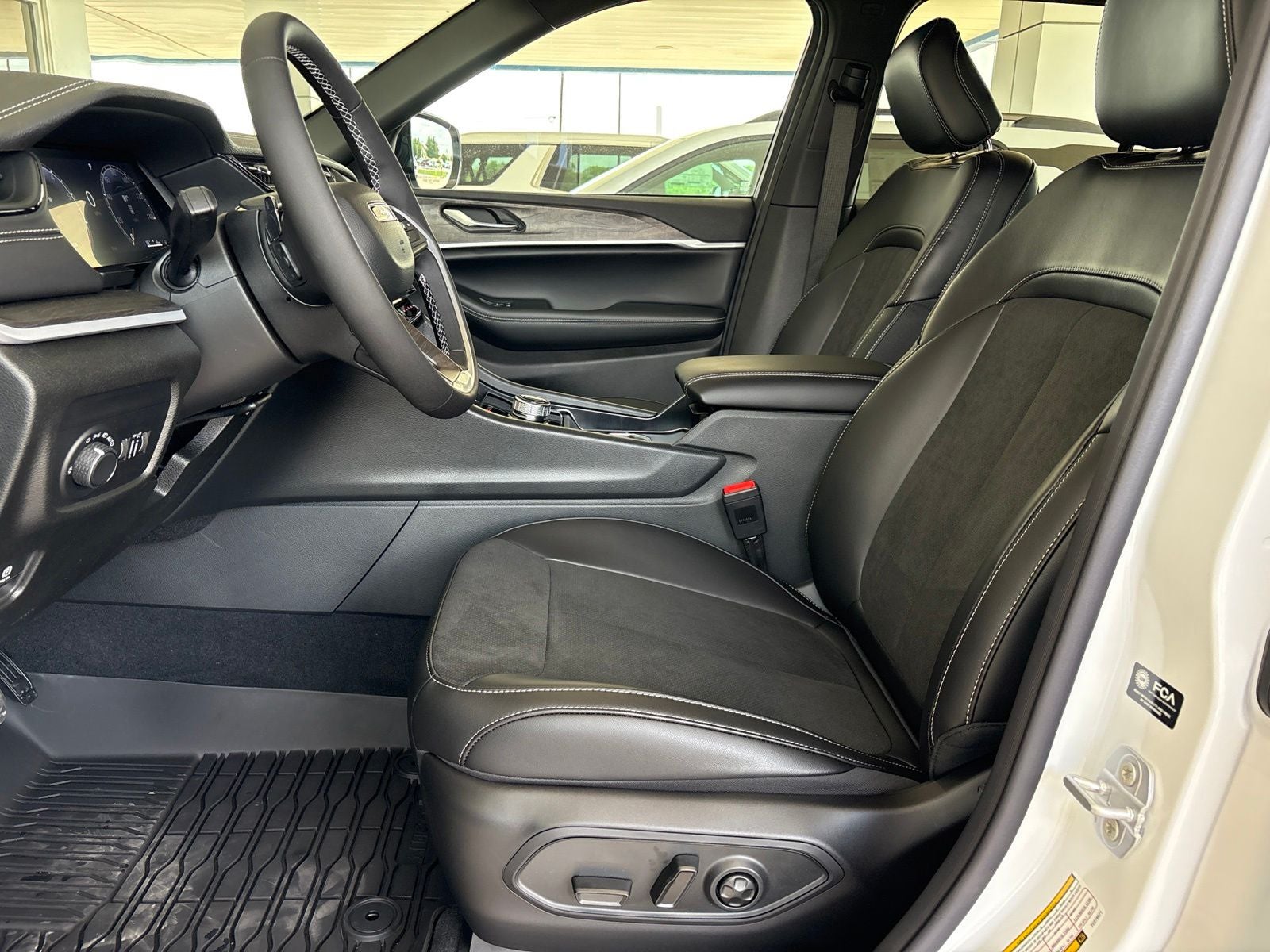 2026 Jeep Grand Cherokee GRAND CHEROKEE LAREDO ALTITUDE 4X2