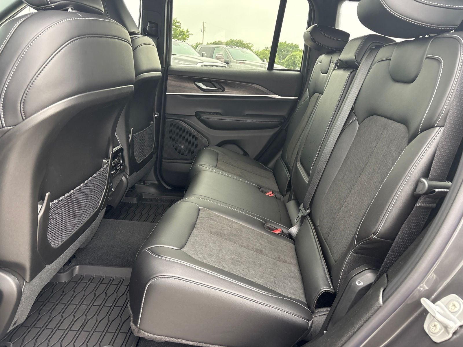2026 Jeep Grand Cherokee GRAND CHEROKEE LAREDO ALTITUDE 4X2