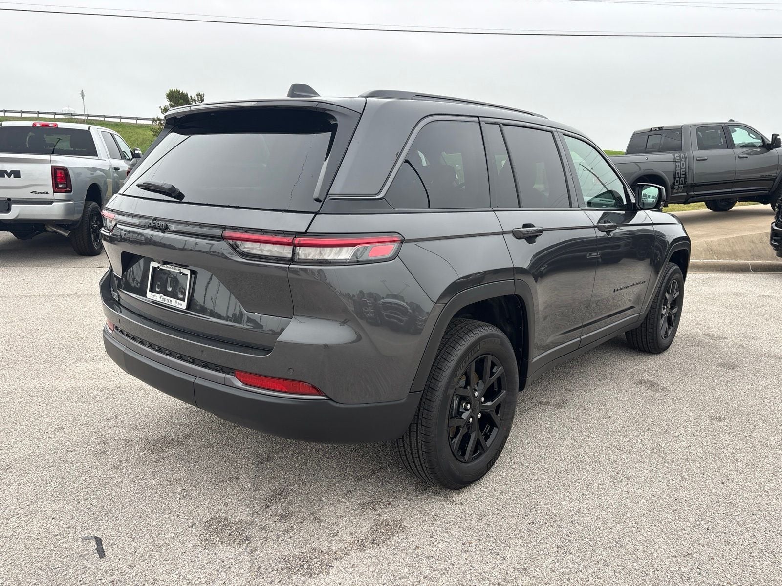 2026 Jeep Grand Cherokee GRAND CHEROKEE LAREDO ALTITUDE 4X2