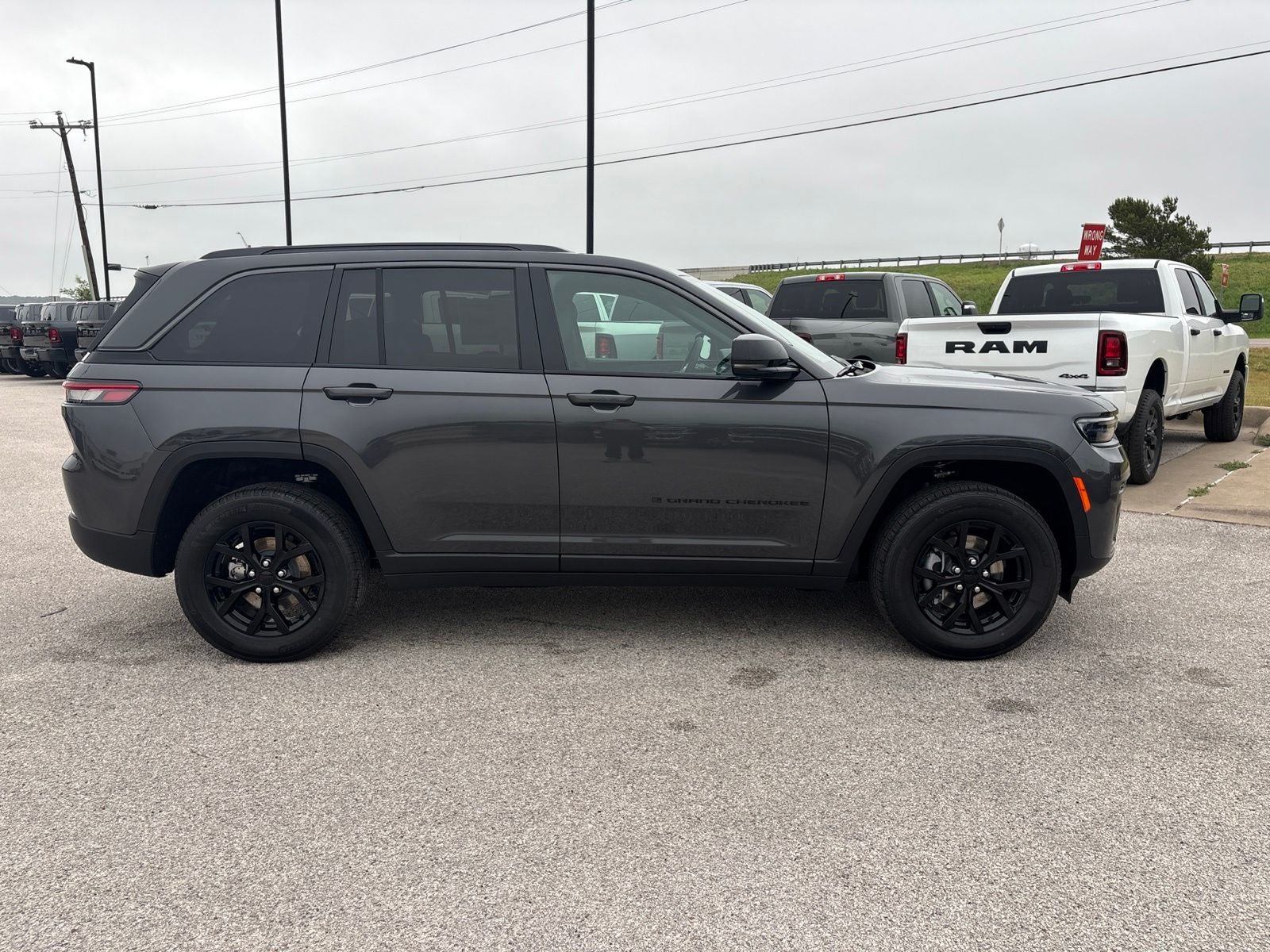 2026 Jeep Grand Cherokee GRAND CHEROKEE LAREDO ALTITUDE 4X2