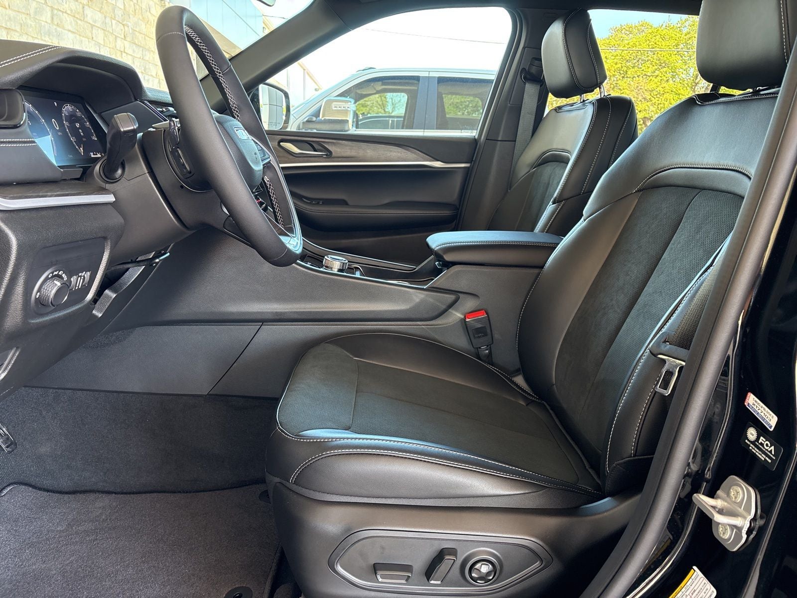 2026 Jeep Grand Cherokee GRAND CHEROKEE LAREDO ALTITUDE 4X2