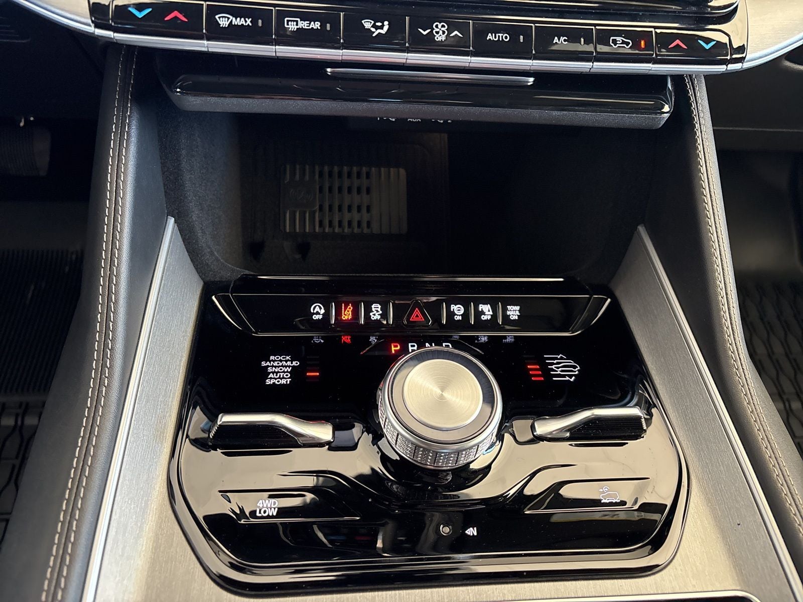 2026 Jeep Grand Wagoneer GRAND WAGONEER UPLAND 4X4