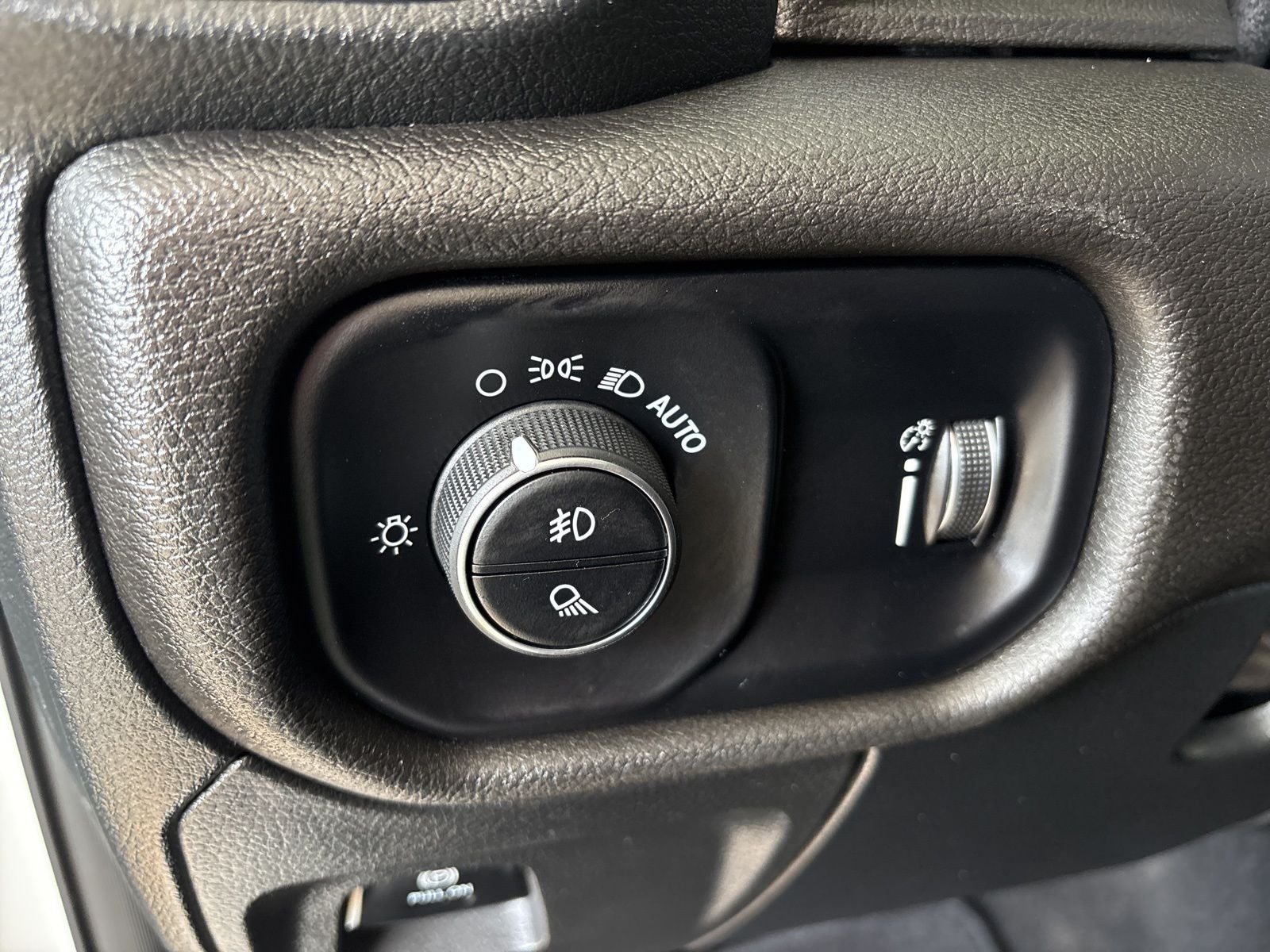 2025 RAM Ram 1500 Tradesman Crew Cab 4x2 5'7' Box