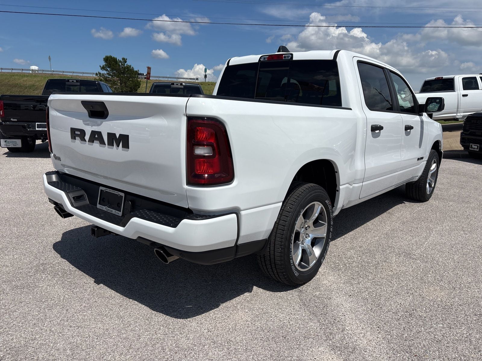 2026 RAM Ram 1500 RAM 1500 EXPRESS CREW CAB 4X2 5'7' BOX